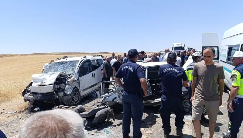 Otomobil ile Hafif Ticari Araç Kaza Yaptı: 4 Can Kaybı ve 1 Yaralı