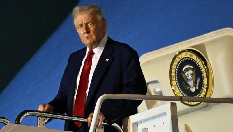 Trump'ın Lahey NATO Zirvesi: Dünya Gündemini Etkileyen Anlaşmazlıklar ve Beklentiler