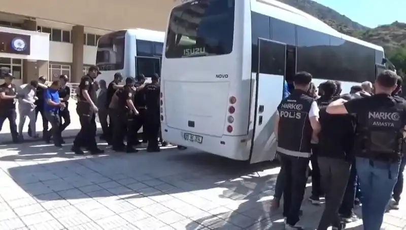 Amasya'da Dev Uyuşturucu Operasyonu: 13 Şahıs Tutuklandı!