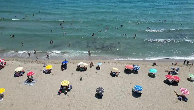 Tekirdağ'da Aşırı Sıcaklar Plajları Doldurdu, Gözler Mutluluğa Daldı!
