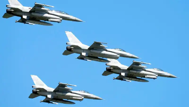Ukrayna, F-16 Pilot Eğitimi İçin ABD ile 310 Milyon Dolarlık Anlaşma Yaptı!