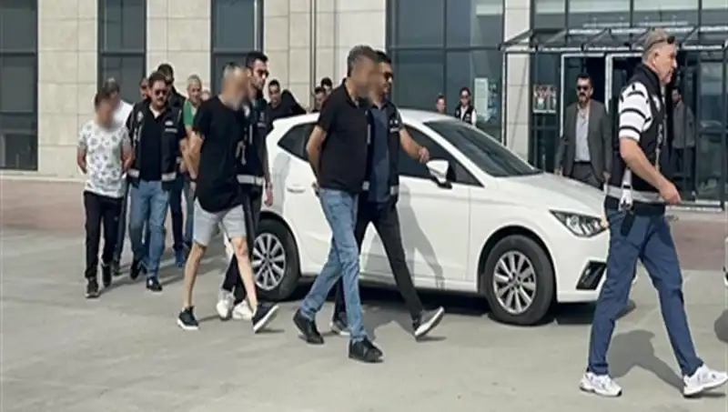Türkiye'de 36 Bin Kişiden 10 Milyar Lira Dolandıran Turizm Firması İddiası