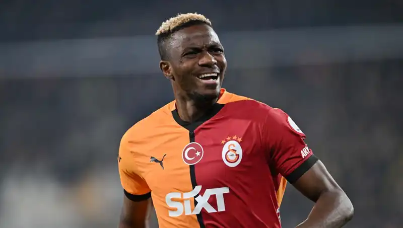 Osimhen’in Yeni Geleceği: Napoli veya Galatasaray’a Veda mı Edecek?