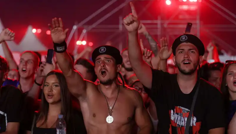 Thompson Konserinde Çıkan Nazi Selamı Skandalı, Tepkileri Topladı