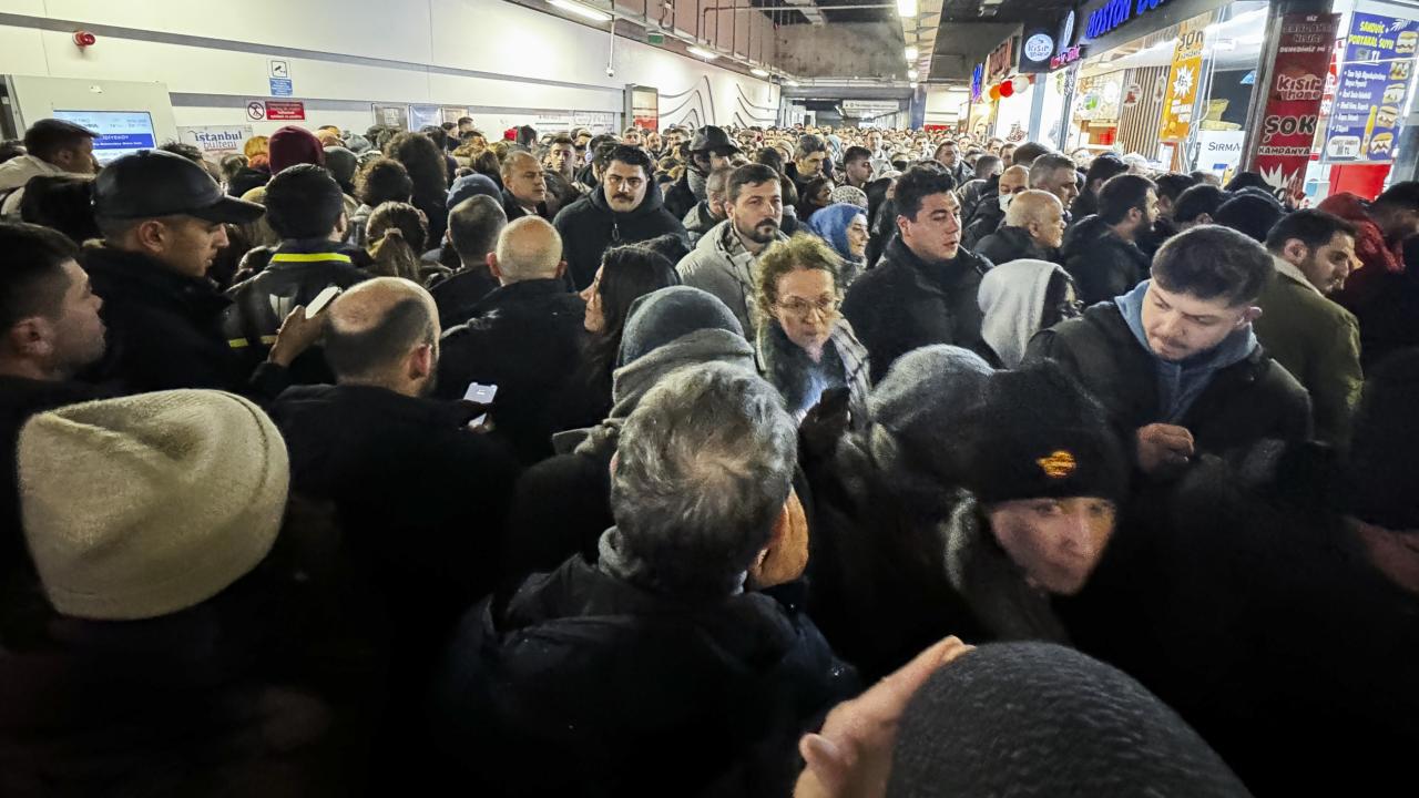 İstanbul'da Kar Yağışı Devam Ediyor