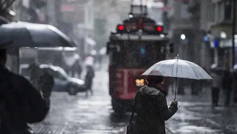 Güneşli Günlere Kısa Bir Ara: Sağanak Yağış Dolaşımda