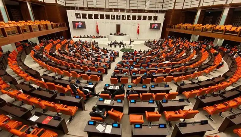 Emekli İkramiyesinde Tarihi Artış: TBMM'den 4 Bin TL'lik Teklif Geçti