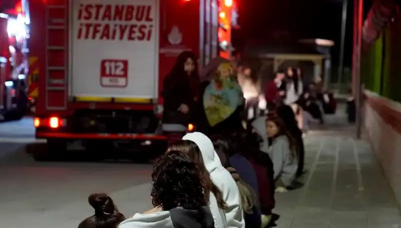 2500 Kişilik Öğrenci Yurdunda Yangın Panic Yaratacak Derecede Yayılmadı