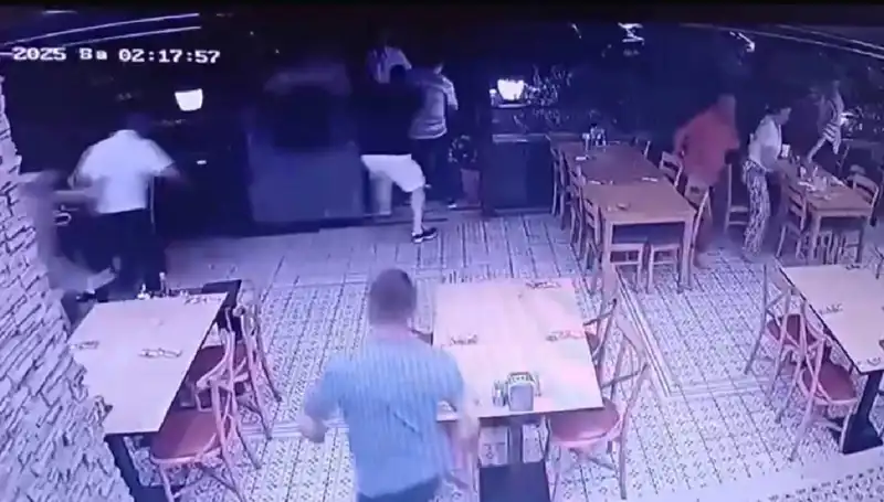 Deprem Anı: Kameralara Yansıyan Şok Edici Görüntüler