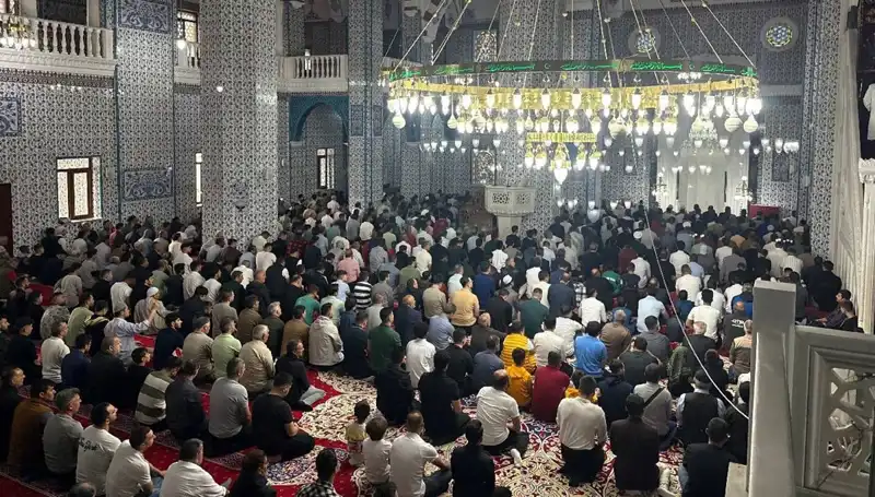 Iğdır'da Tarihi An: İlk Bayram Namazı Coşkuyla Kılındı