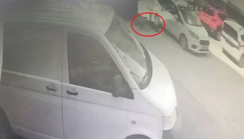 Bisiklet Süren Çocuk Ölümden Döndü: İnanılmaz Kaza Anı Kaydedildi