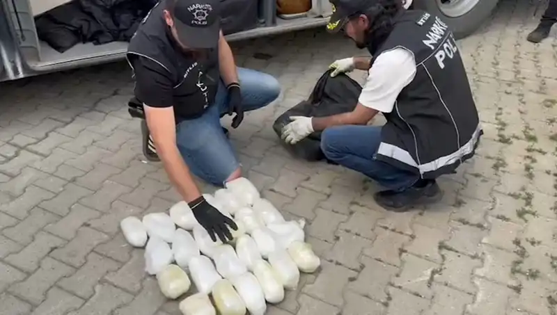 Yolcunun Valizinde Yakalanan 13 Kilo Metamfetamin Olayı Şok Etti