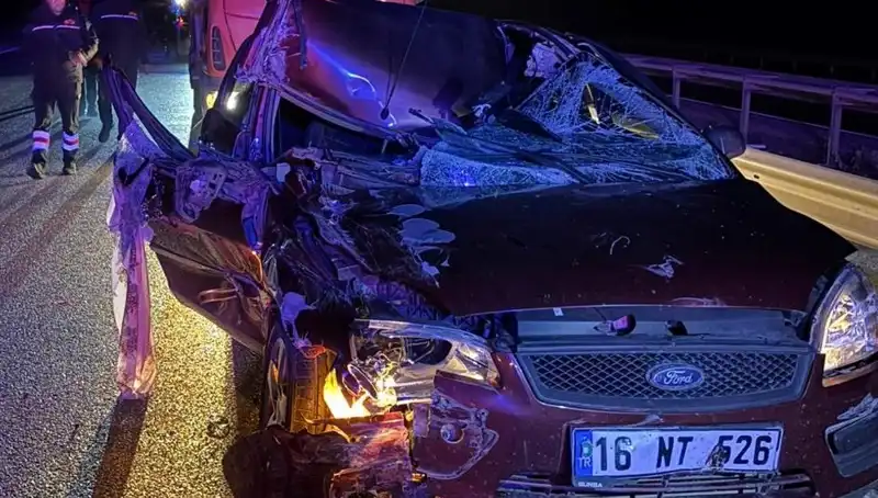 Afyonkarahisar'da Feci Kaza: Otomobil ve TIR Çarpıştı, 4 Kişi Yaralı