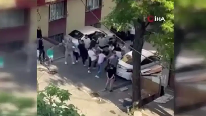 Kapıları Zorlayan Madde Bağımlısına Şoke Eden Ceza: Meydan Dayakları