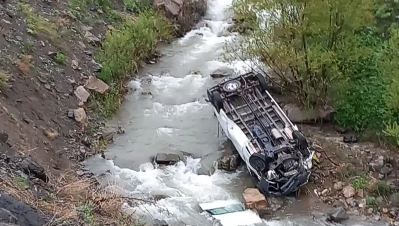 Hakkari'de Trajik Kaza: İşçileri Taşıyan Minibüs Devrildi, 2 Can Gitti!