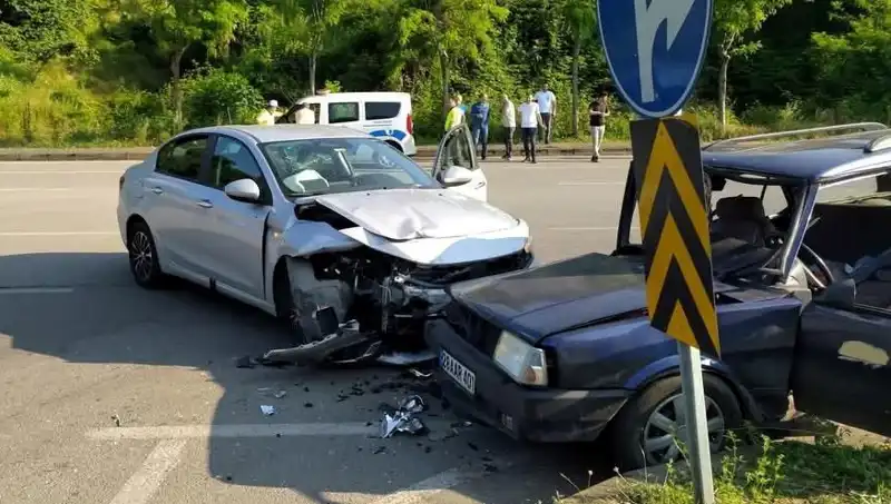 Görele'de Feci Kaza: Sürücü Araç Camından Fırladı, Olayın Perde Arkası!