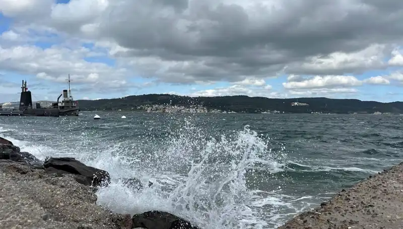 Beykoz Sahillerinde Denize Girmek Yasaklandı: Tatil Planları Alt Üst Oldu!