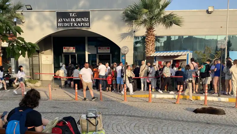Bayram Tatilinde Midilli Adası'na Akın: Cennet Gibi Bir Kaçamak