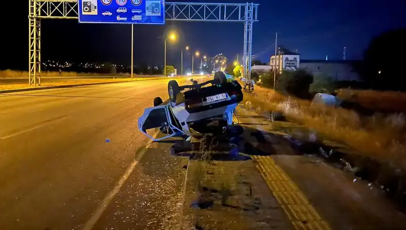 TIR'ın Sıkıştırdığı Otomobil Takla Attı: Kazanın Detayları ve Yaralı Durumu