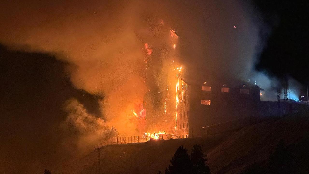 Kartalkaya'da Oteli Alev Alev Yutan Yangın Faciası