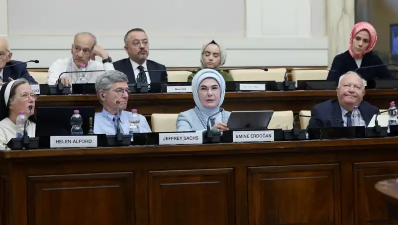Emine Erdoğan'dan Vatikan'da Dikkat Çeken "Dünya 5'ten Büyüktür" Vurgusu