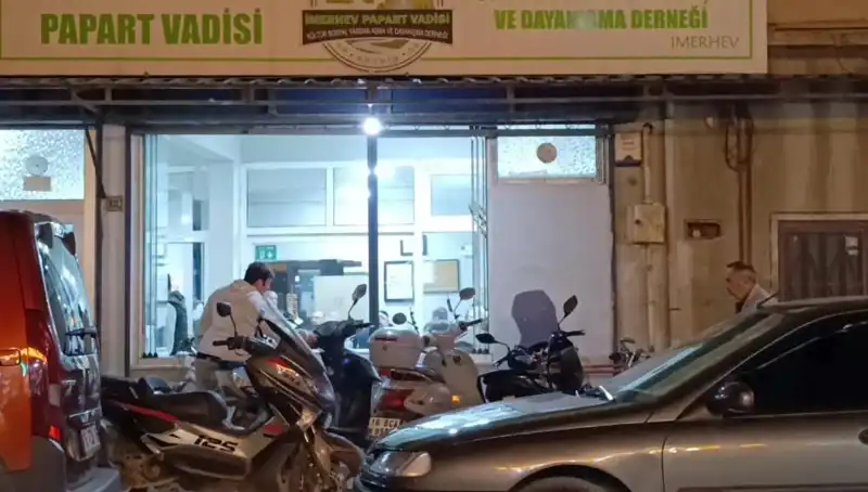 Lokalde Bıçaklı Kavga: Şok Edici Olayda Bir Kişi Ağır Yaralandı