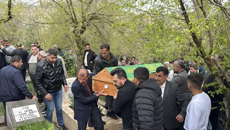 Karabük'te Yaşanan Feci Trafik Kazasında Hayatını Kaybeden 4 Kişi Diyarbakır'da Defnedildi