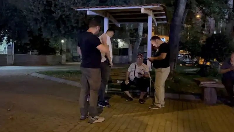 Kısmı Görme Kaybı Olan Adamın Telefonuna Nazik Hırsız Şoku