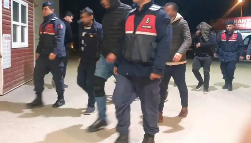 Bağ Evinde Uyuşturucu Partisi: Baskında Şok Görüntüler Ortaya Çıktı!