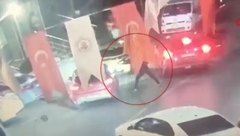 Kağıthane'de Sokak Ortasında Dehşet: Genç Adam Kurşun Yağmuruna Tutuldu!