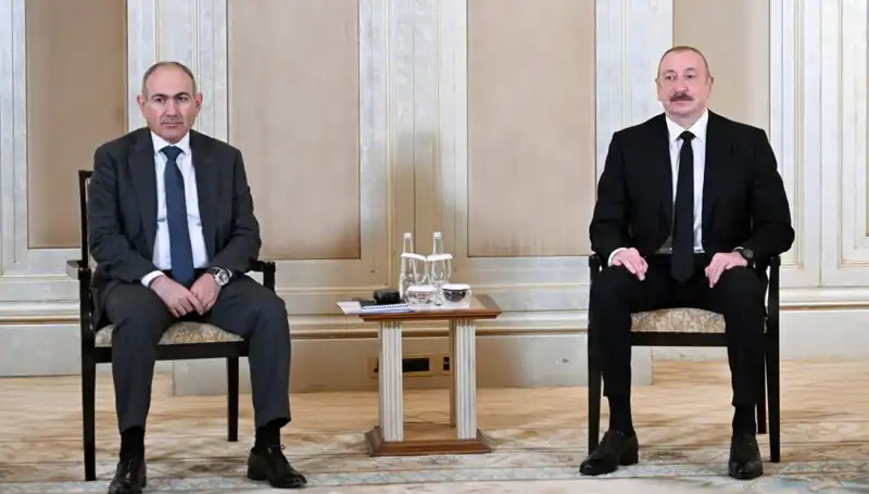 Aliyev ve Paşinyan, Abu Dabi'de Tarihi Barış Görüşmesi İçin Toplandı