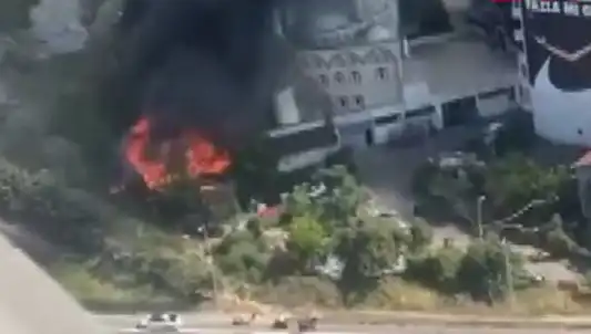 Kağıthane'de Korkutucu Yangın: Şehrin Üzerini Karanlık Duman Sardı