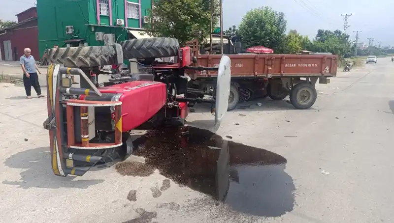 Traktör ve Otomobil Çarpıştı: Kaza Anları Kameralara Yansıdı